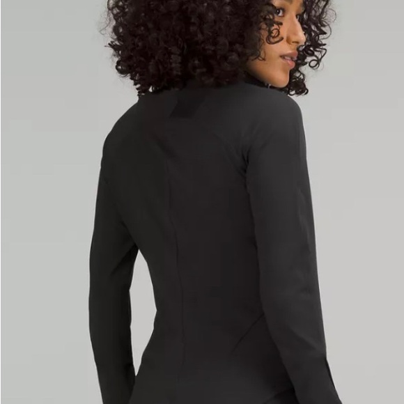 Lululemon instill jacket size 4) good quality worn few times (discontinued item) - Picture 2 of 5